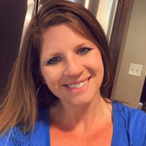 Meet your Posher, Adrienne